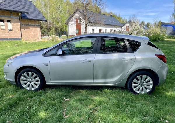 Opel Astra cena 25900 przebieg: 133150, rok produkcji 2012 z Krosno małe 121